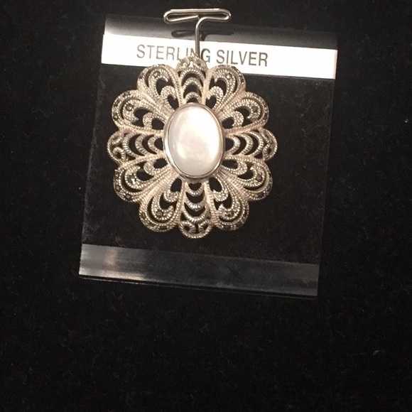 Jewelry - Sterling silver with mother of pearl brooch